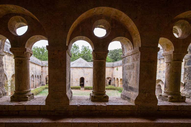 A abadia de Le Thoronet é uma joia cisterciense