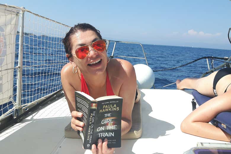 Détente sur le catamaran