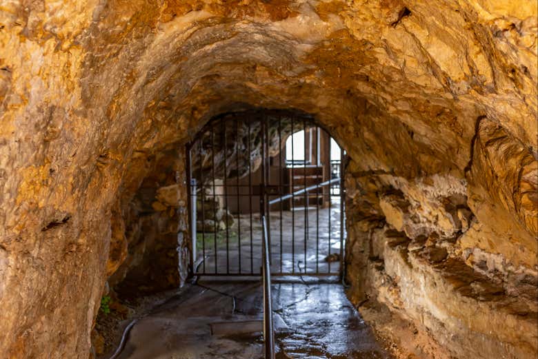 Entrada a la cueva de la Grotte du Grand Roc