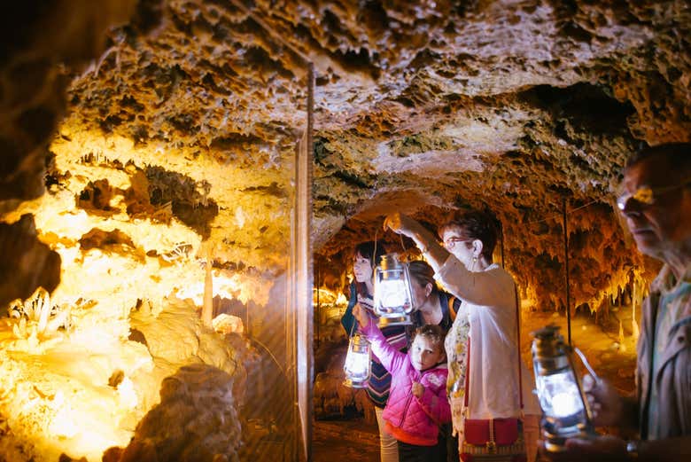 Recorriendo el interior de la Grotte du Grand Roc
