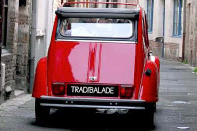 Citroën 2CV dans le centre de Lille