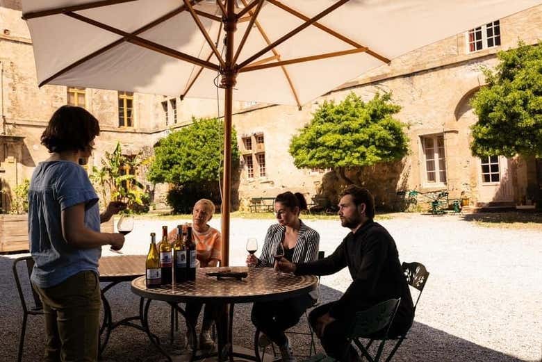 Profitez de la terrasse du château de Luc