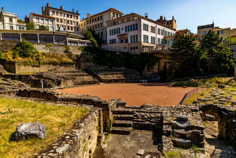 Learn about the historic  Amphitheatre of the Three Gauls