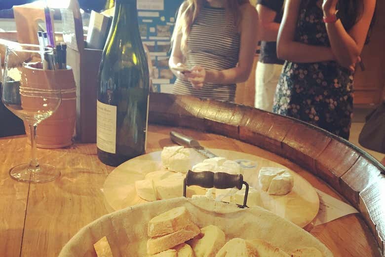 Degustazione di formaggi e vini francesi