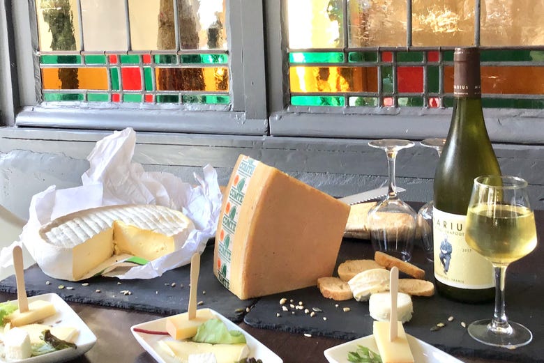 Probando los quesos típicos de Lyon