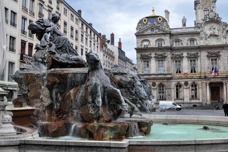 Descobrindo a fonte Bartholdi na praça des Terreaux