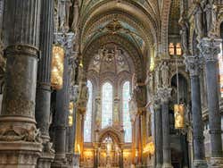 Interior de la catedral de Lyon