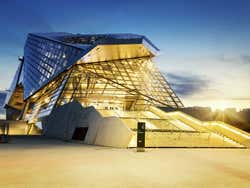 Museo de las Confluencias de noche