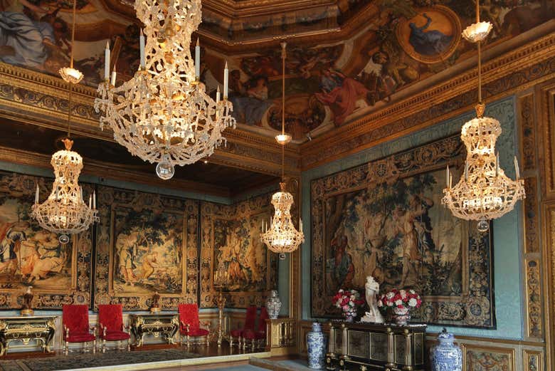 Las lámparas y tapices del palacio son grandes obras de arte