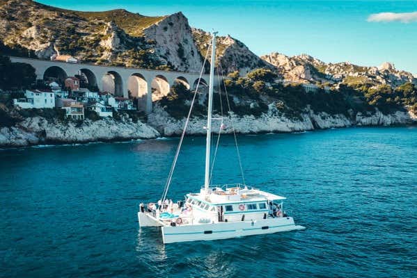 Sail along the Marseille coastline