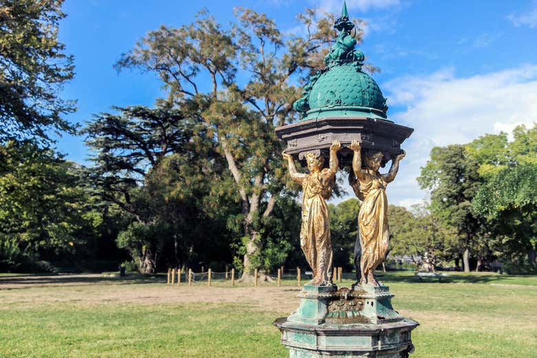 Una de las fuentes de los jardines del Palais Longchamp
