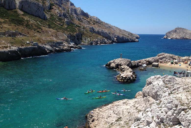 Kayak dans les eaux de Marseille