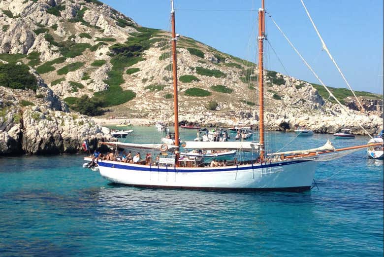 Balade en voilier sur la côte de Marseille