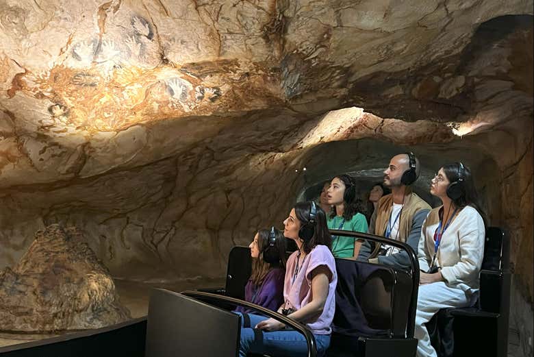 Visitando la reproducción de la cueva Cosquer