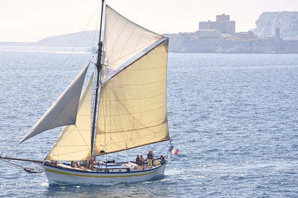 Paseo en velero por las islas Frioul y el castillo de If