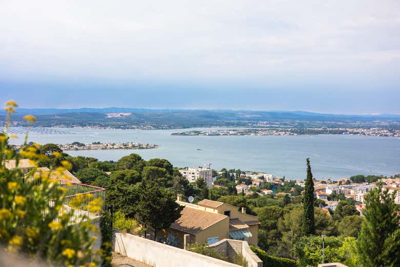 Panoramica su Sète, con l'Étang de Thau sullo sfondo