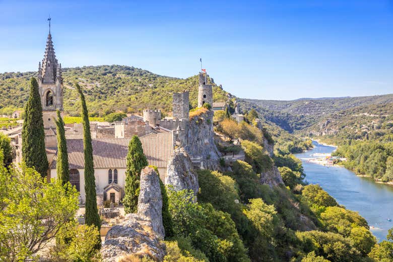 Explore the town of Aiguèze