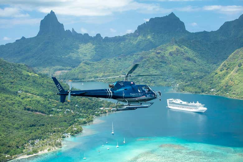 Durante el paseo en helicóptero por Moorea