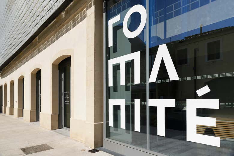 Entrada do Museu de Arte Românica em Nîmes