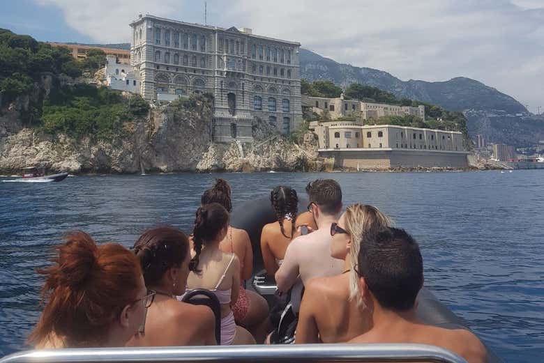 Devant le Musée océanographique de Monaco