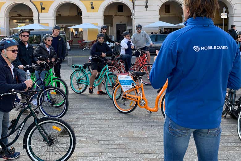 Disfrutando del tour en bicicleta eléctrica Por Niza