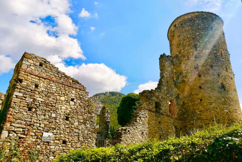 Vous visiterez les villages médiévaux le long de la route