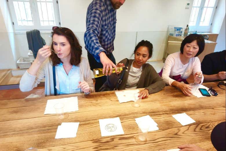 Degustando azeite de oliva em Nice