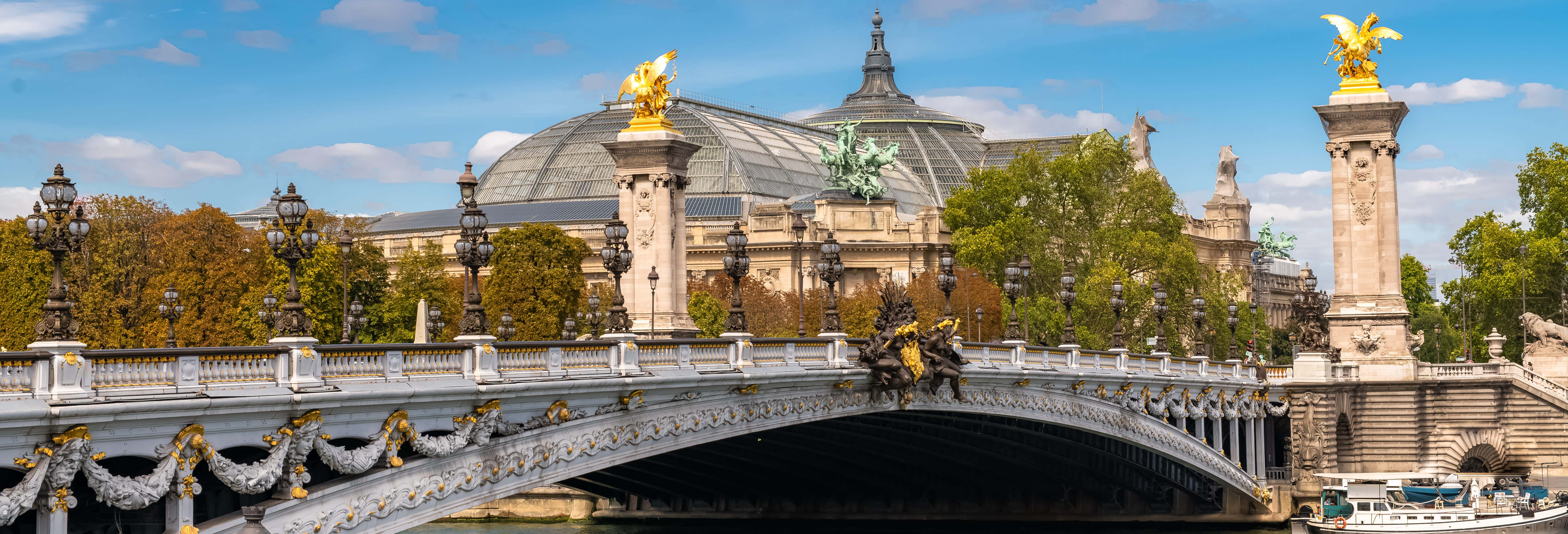 Sightseeing bus in Paris