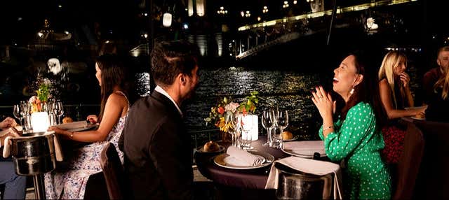Crucero por el Sena desde la Torre Eiffel con cena