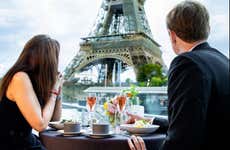 Crucero por el Sena desde la Torre Eiffel con comida