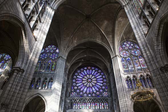 Entrada a la basílica de Saint-Denis