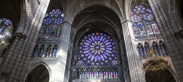 Entrada a la basílica de Saint-Denis