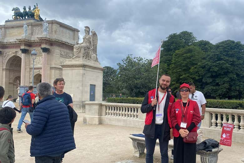 Un acompañante os esperará junto al Arco del Carrusel
