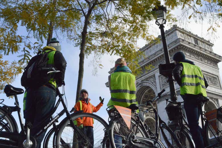 Disfrutando el tour en bicicleta por París