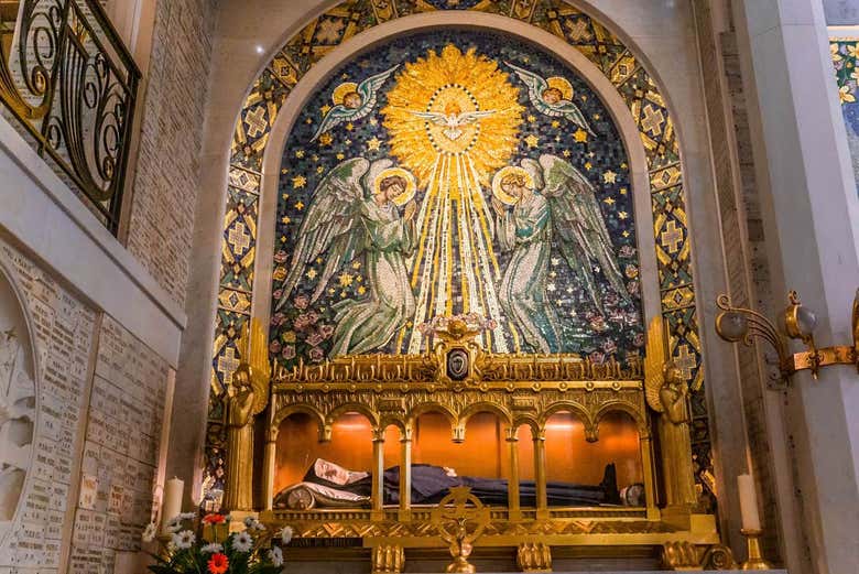 Tour por la Capilla de Nuestra Señora de la Medalla Milagrosa, París Tour por la Capilla de Nuestra Señora de la Medalla Milagrosa, París