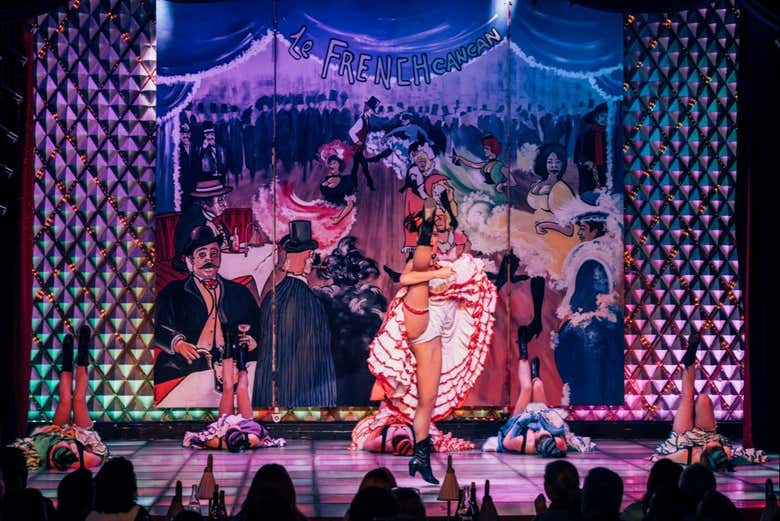 Le cancan est un classique des cabarets parisiens