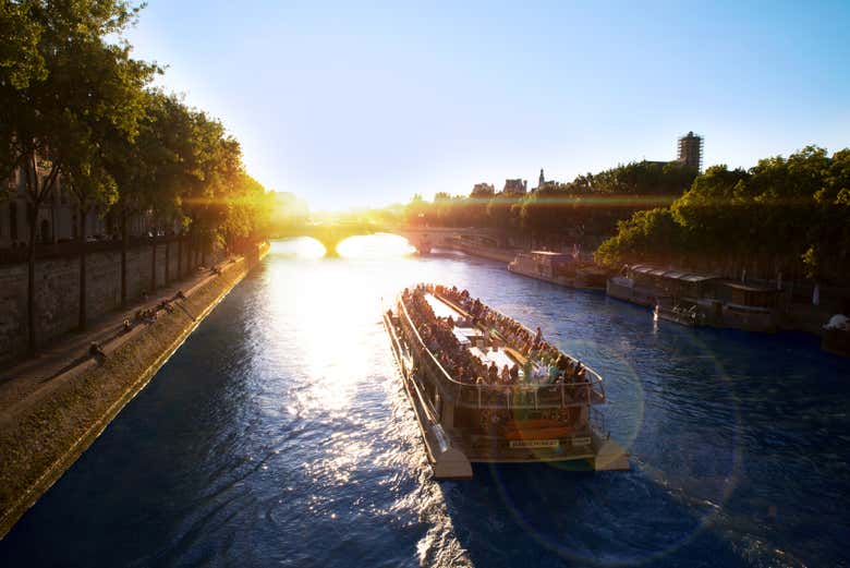 Surcando las aguas del río Sena