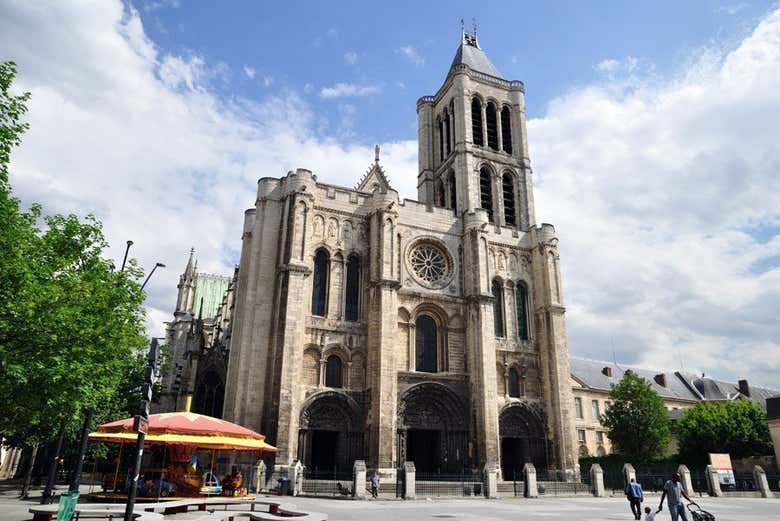 Façade de la basilique de Saint-Denis