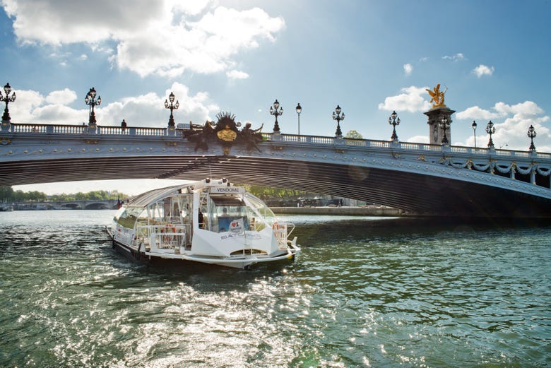 Naviguer sur le fleuve de la Seine à bord du Batobus