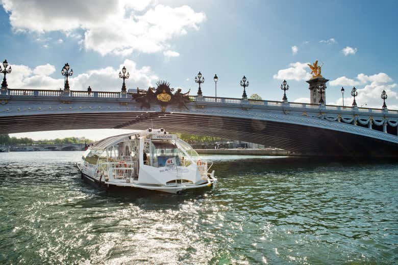 Navegando por el río Sena a bordo del Batobus