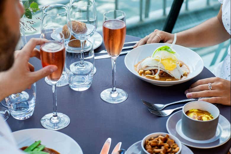 Cruzeiro pelo Sena com almoço partindo da Torre Eiffel, Paris