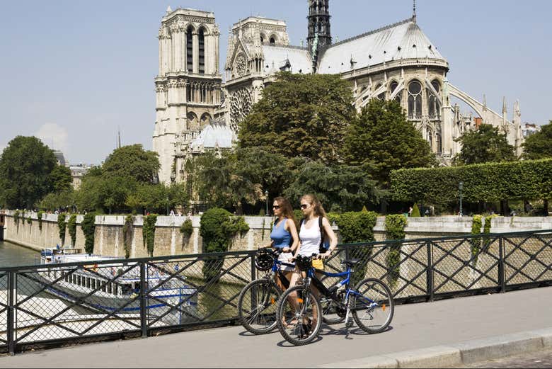 Paseando junto a Notre-Dame