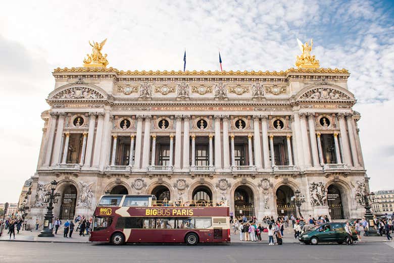 Recorriendo París en bus turístico