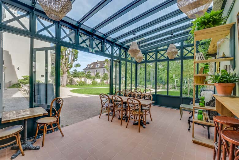 Desfrute de um doce no Café Renoir