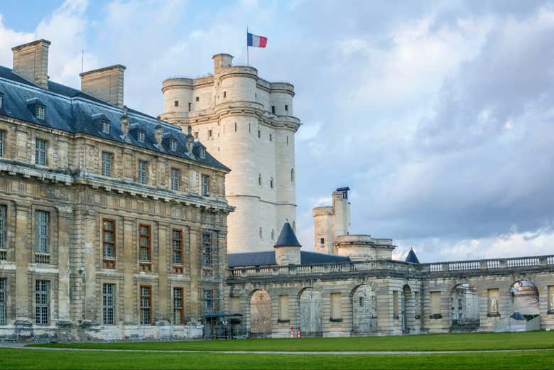 Edifici e torre del Château de Vincennes