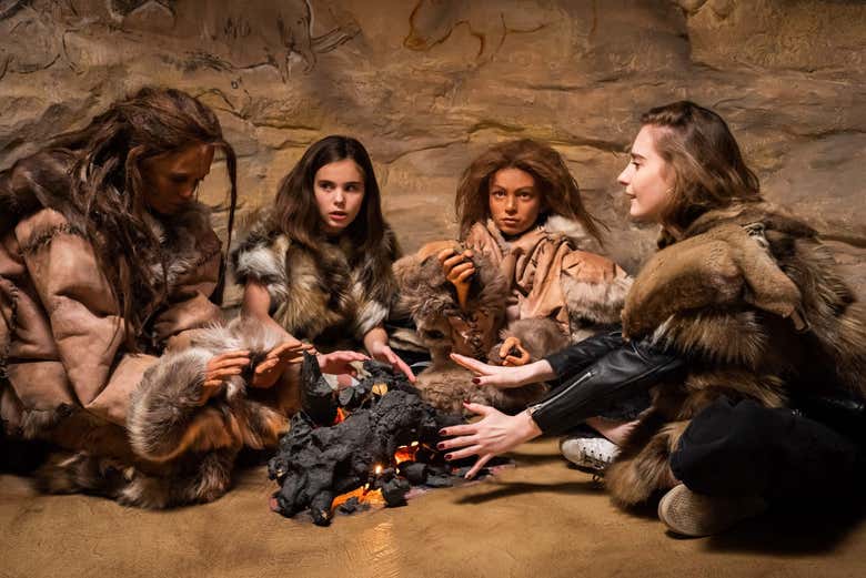 Hommes des cavernes au musée Grévin