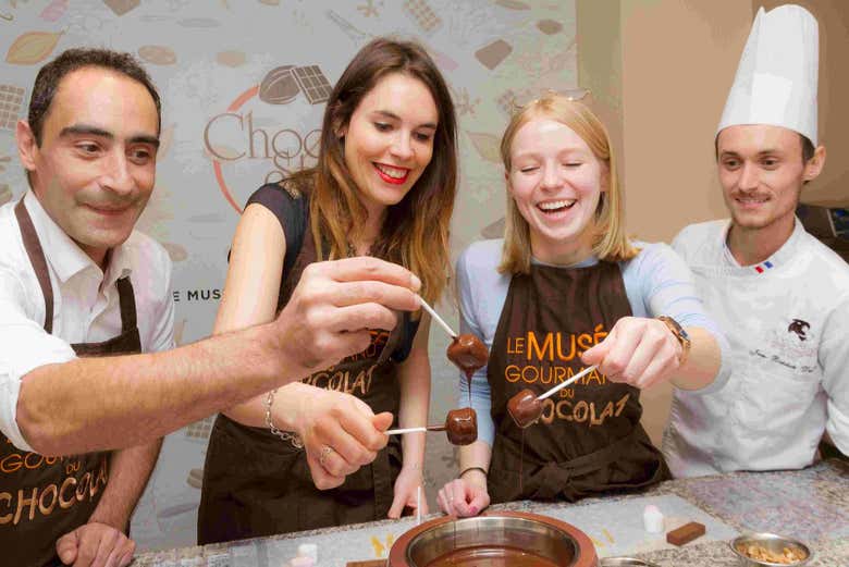 Desfrutando da oficina de chocolate