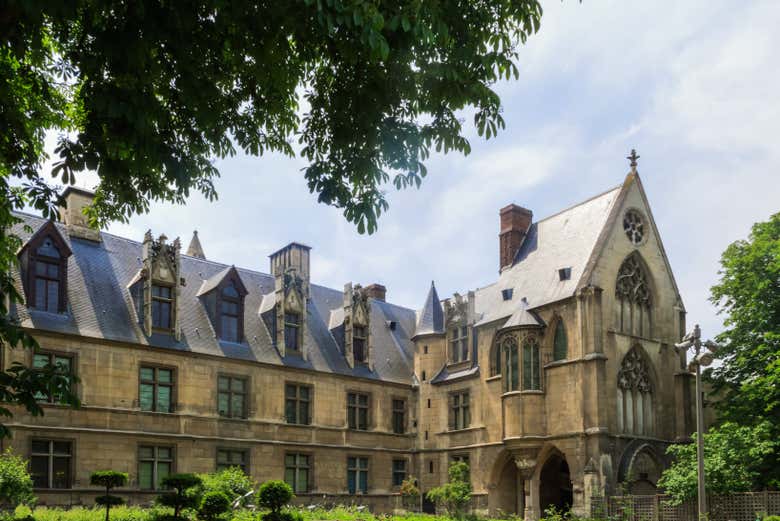 Check out the gardens at the Cluny Museum