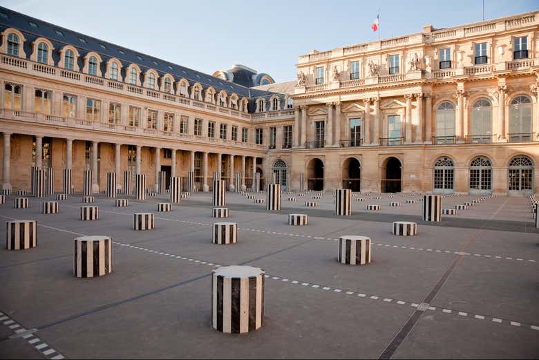 Le curiose colonne di Buren, nel cortile del Palais Royal