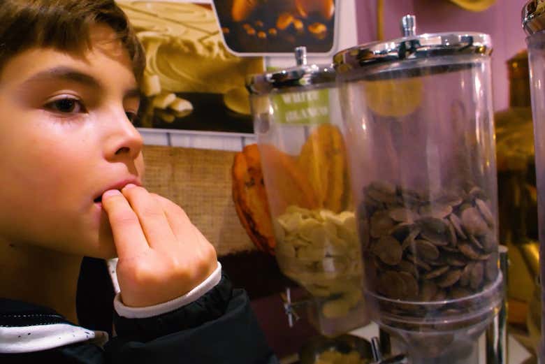 Degustando del cioccolato al Choco Story Paris